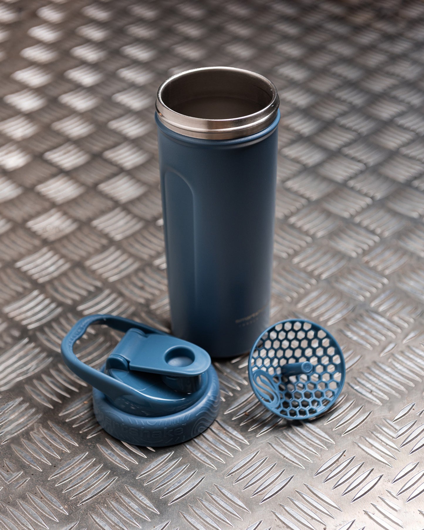 insulated-steel-shaker-faded-blue-z6 Smartshake_Insulated_Steel_Faded_Blue_Lifestyle.jpg