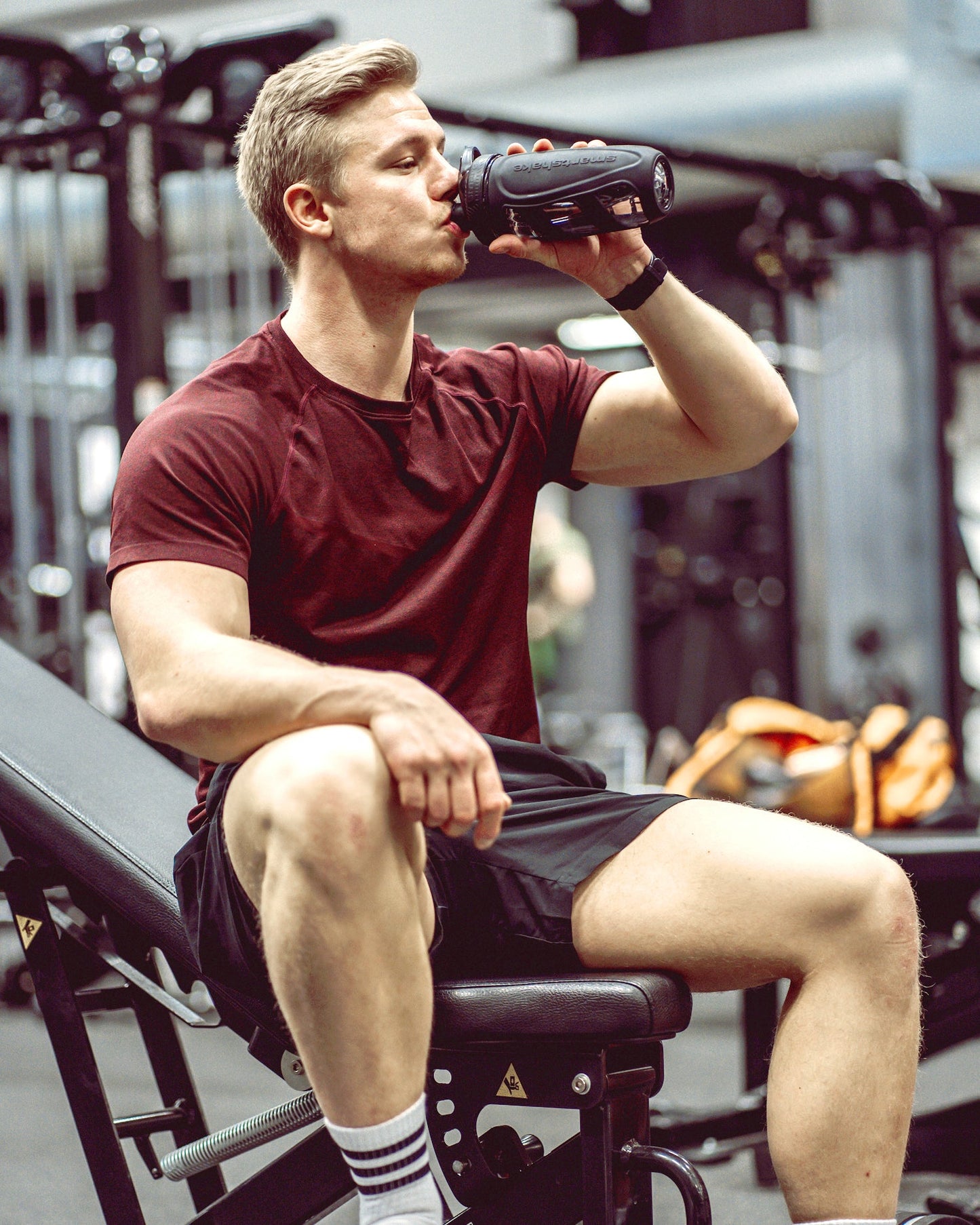 reforce-glass-black-r5 samrtshake_reforce_glass_lifestyle.jpg