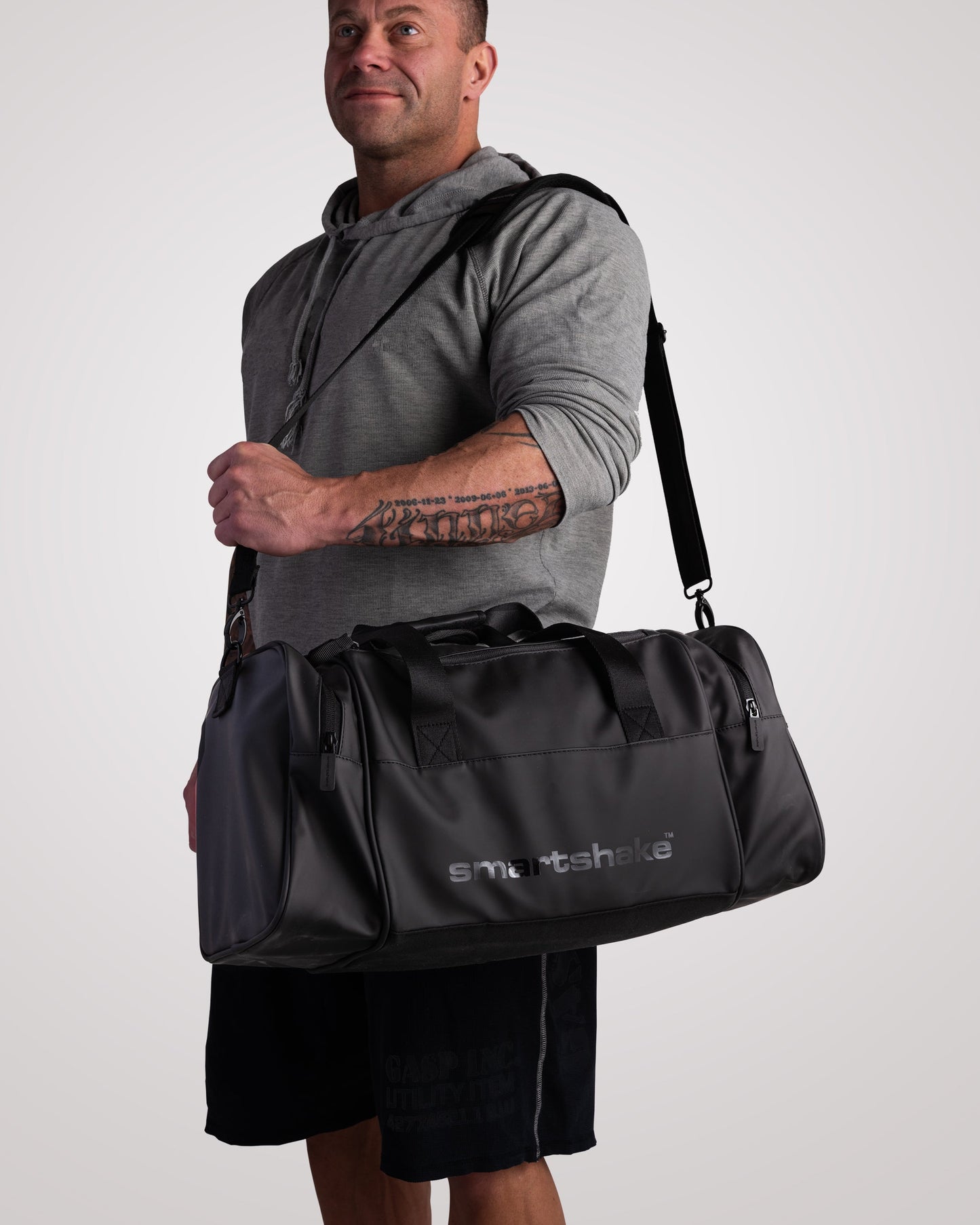 gym-bag-black-p2 Smartshake_GymBag_Black_lifestyle2.jpg