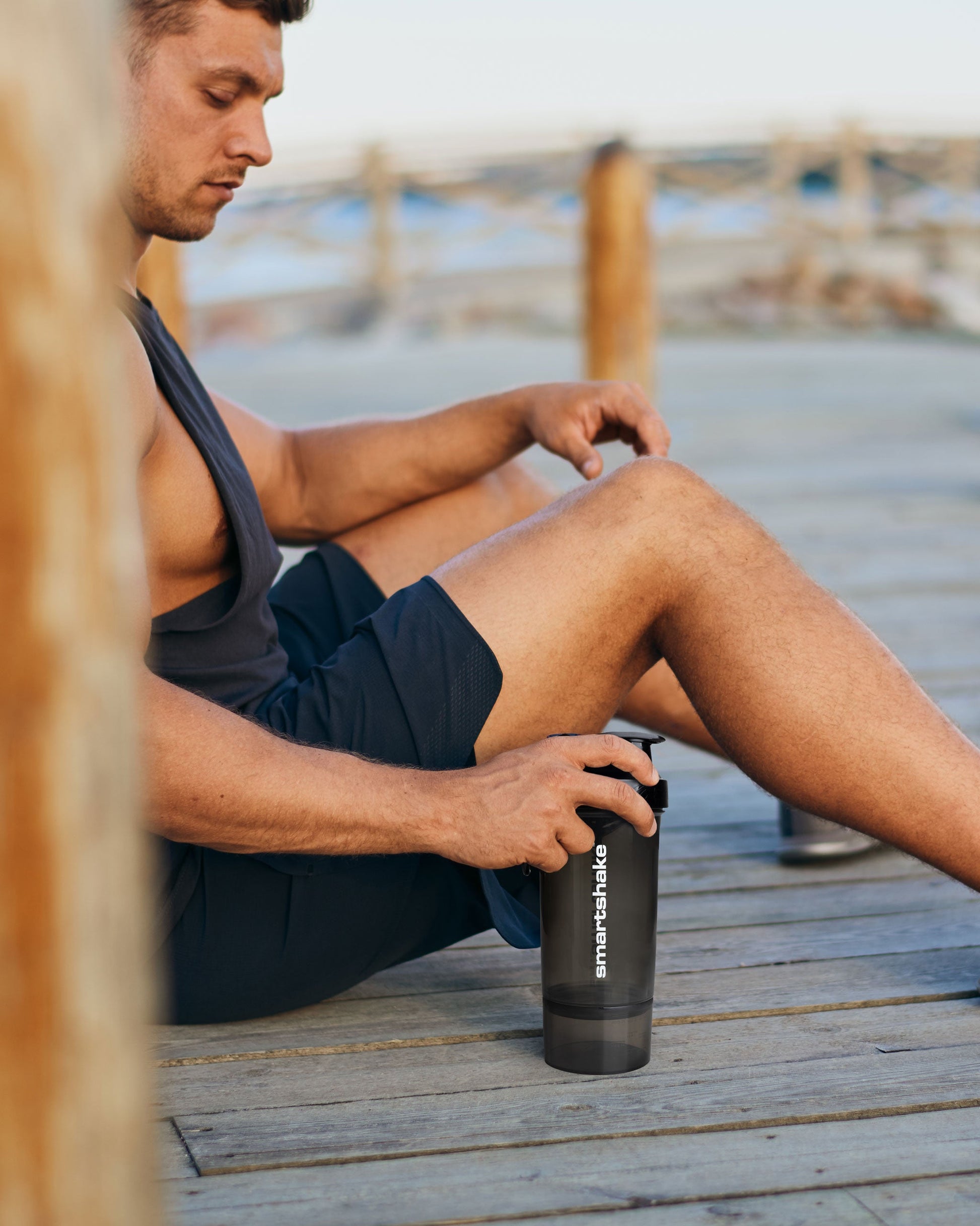 original2go-one-gunsmoke-black-d5 Smartshake_Original2Go-ONE-Gunsmoke-Black_lifestyle2.jpg