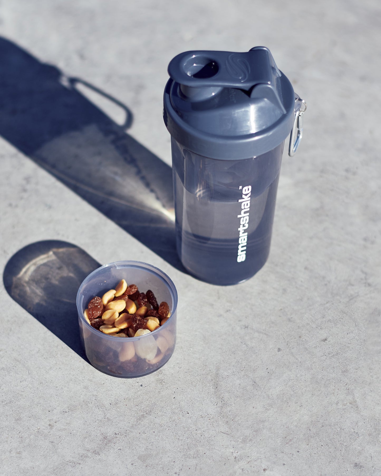 slim-stormy-gray-c5 Smartshake_Slim_gray_lifestyle.jpg