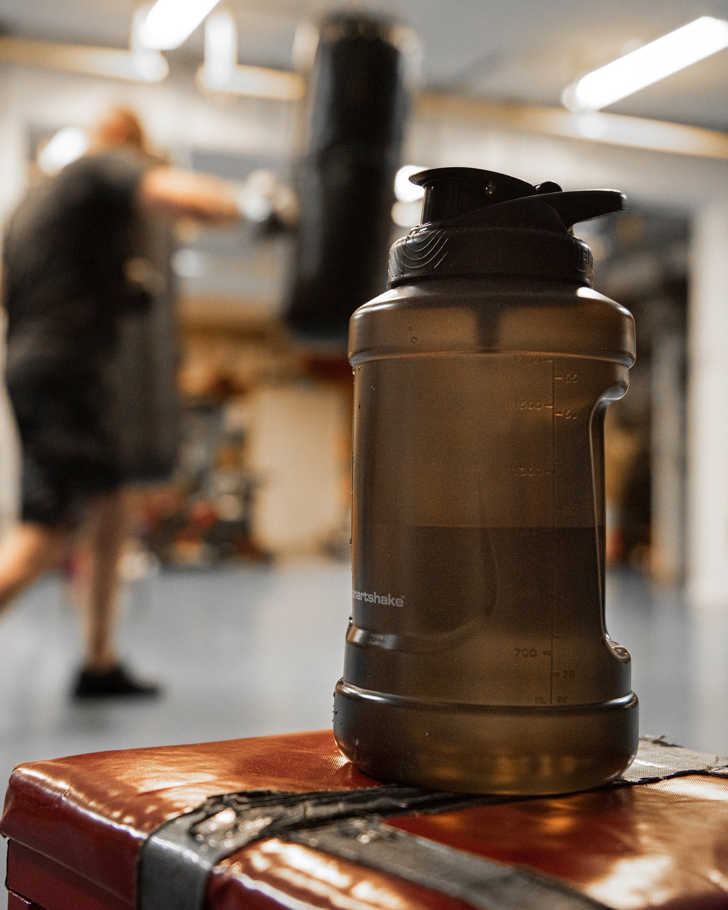 ultimate-jug-black-p2 Smartshake_Ultimate_Jug_black_lifestyle2w.jpg