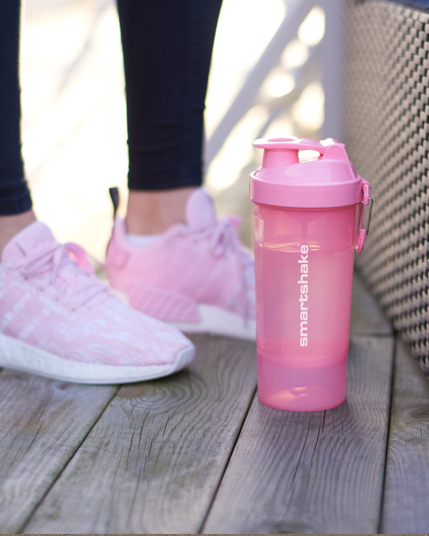 original2go-one-light-pink-l2 smartshake_02go_pink_lifestyle.jpg
